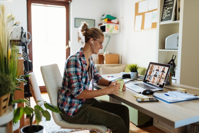 New ways of remote business meeting while working from home-563