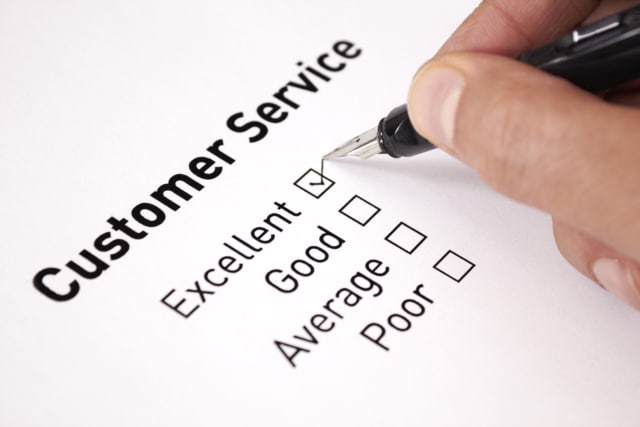 A man chooses excellent on a customer service survey | RingCentral UK