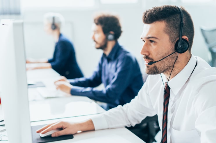 customer support operator with headset virtual call centre